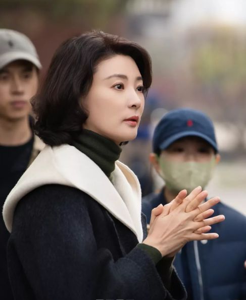 央视最美主持人刘芳菲典雅温婉尽显东方韵味美得太迷人|利来老牌
